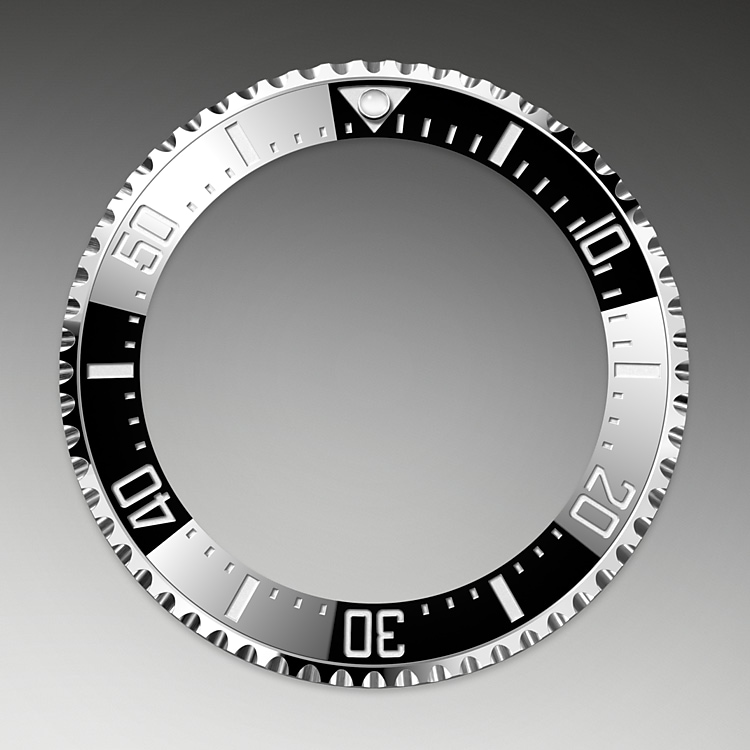 ceramic_bezel_and_luminescent_display-oystersteel-m126600-0002